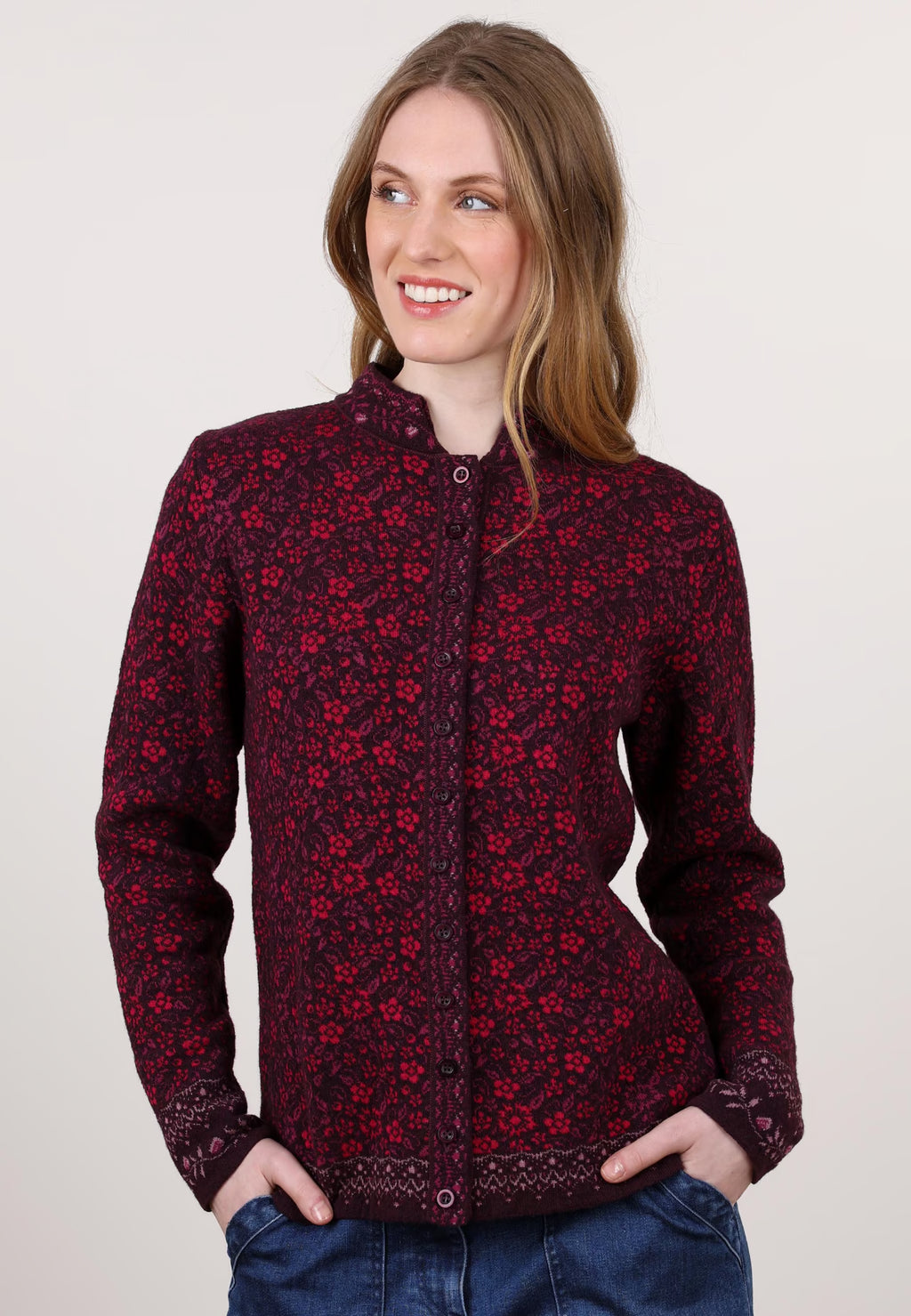 Scandic Strickjacke aus Wolle "Simmy Floral" rot/gemustert