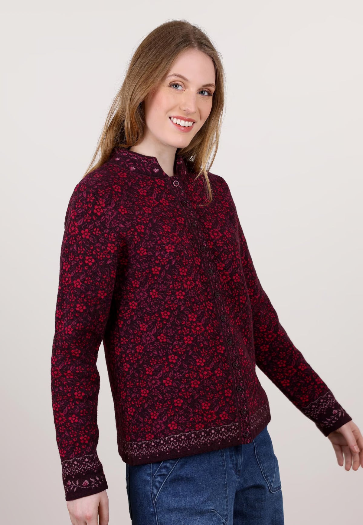 Scandic Strickjacke aus Wolle "Simmy Floral" rot/gemustert