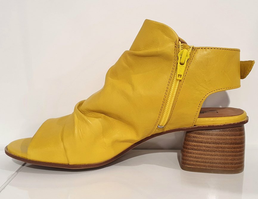 MizMooz Sommerschuh in Gelb
