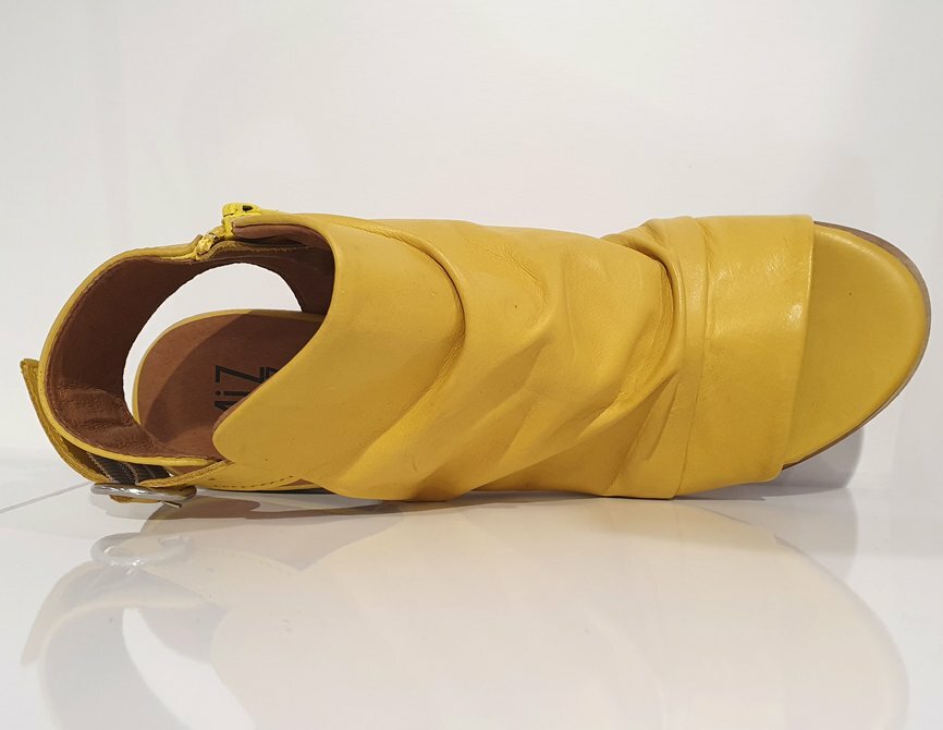 MizMooz Sommerschuh in Gelb