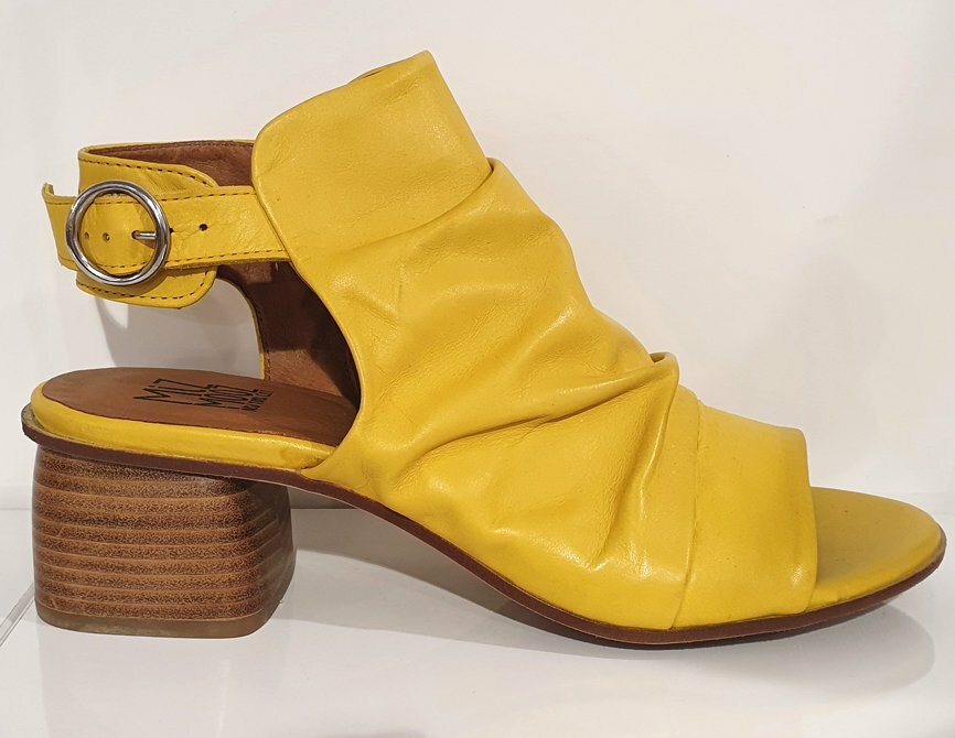 MizMooz Sommerschuh in Gelb