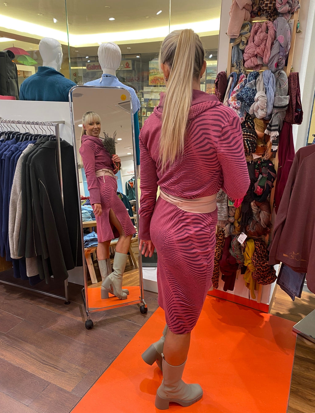 Miranda Merra Kragen-Kleid "Stormy Berry" berry