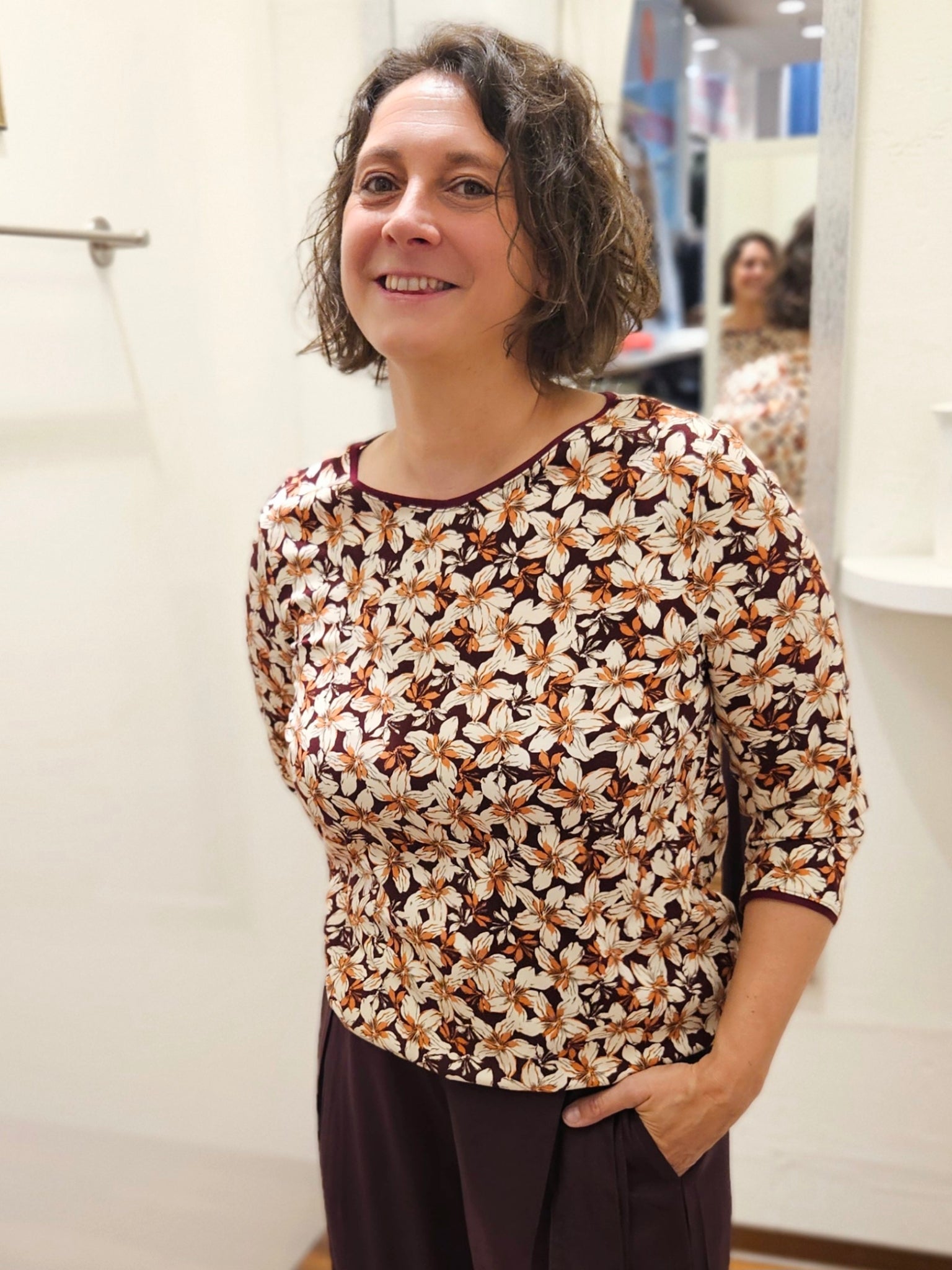 Miranda Merra Shirt mit Gummizug "Flower" braun