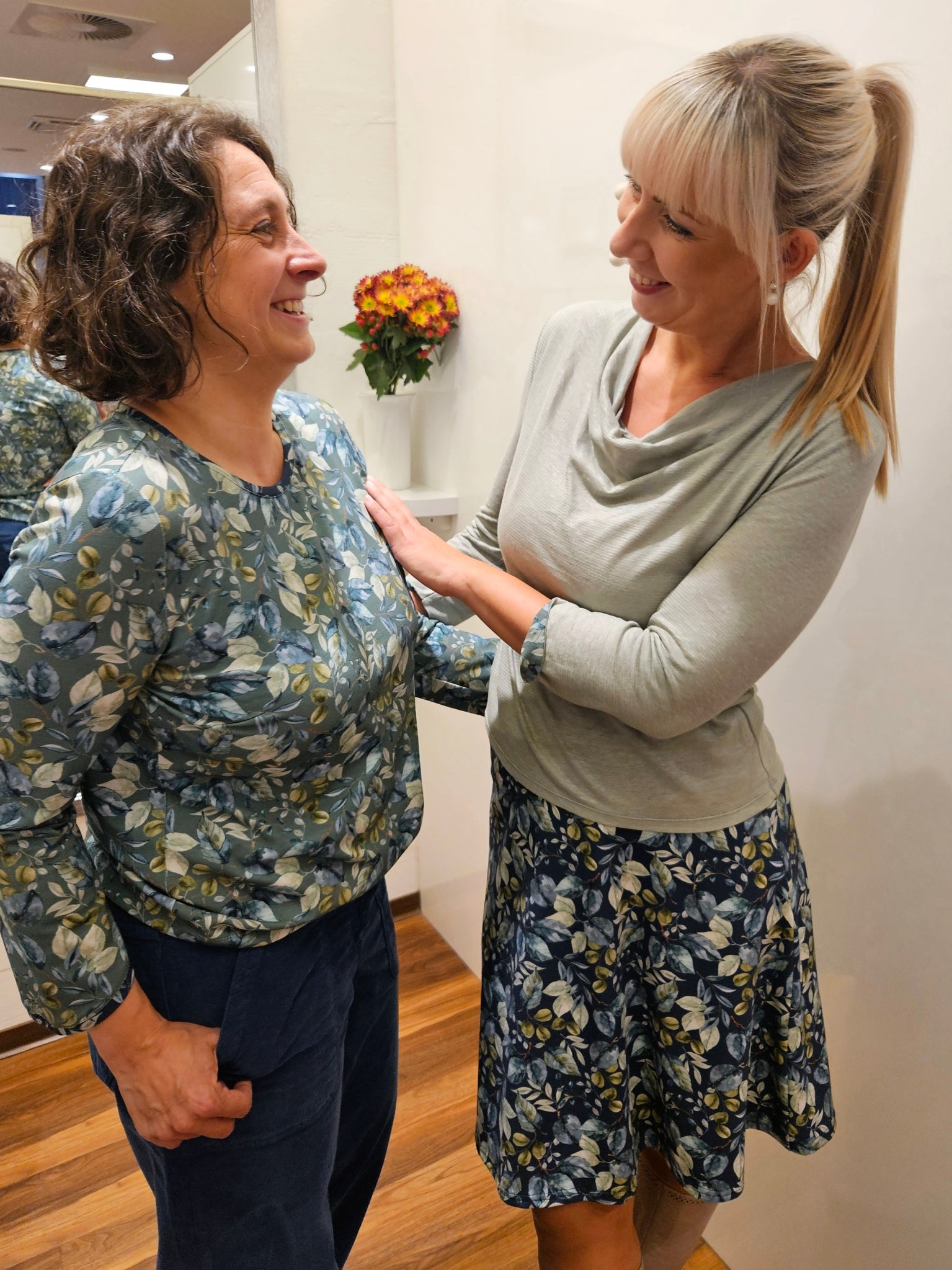 Miranda Merra Shirt "Herbstlaub olive" grün/gemustert