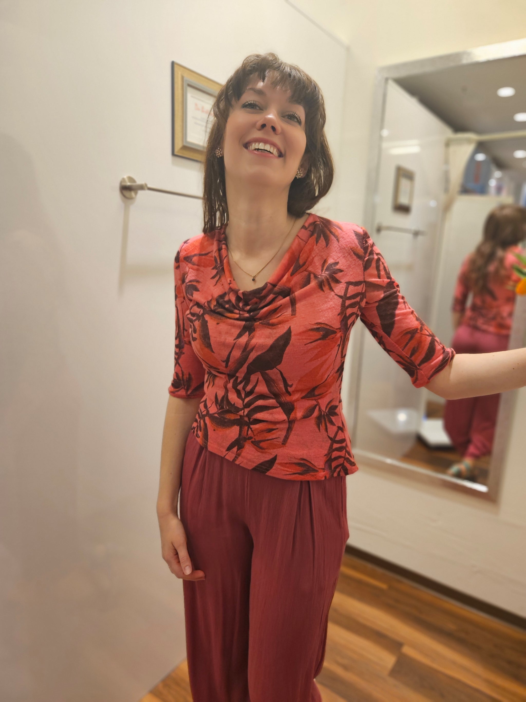 Miranda Merra Wasserfall-Shirt aus Leinen lachs/braun gemustert