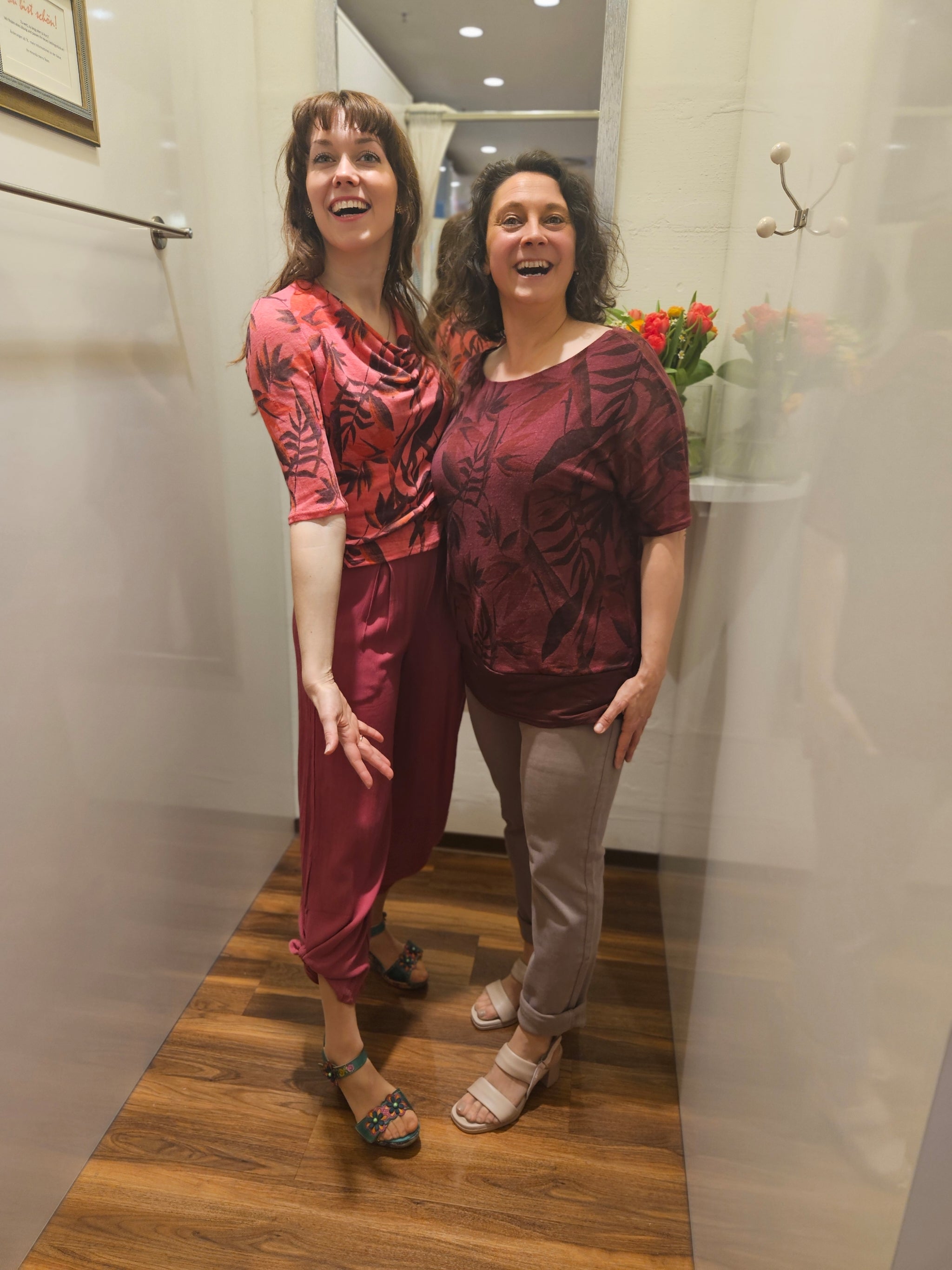 Miranda Merra Big-Shirt aus Leinen bordeaux/gemusterten