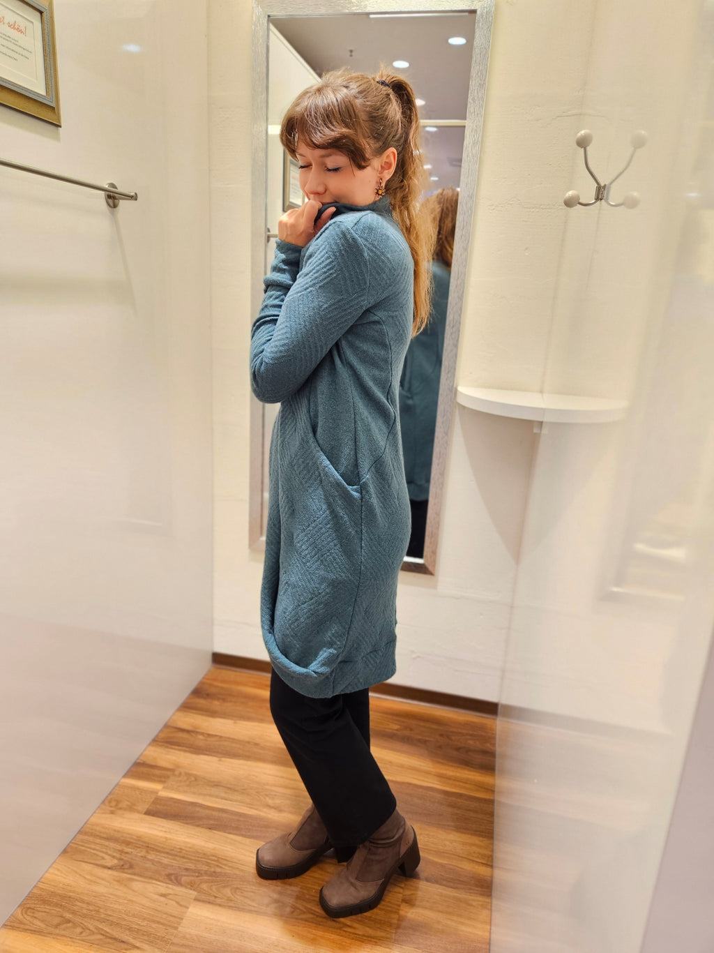 Miranda Merra Long-Strickjacke mit Wolle "Green Cozy" petrol