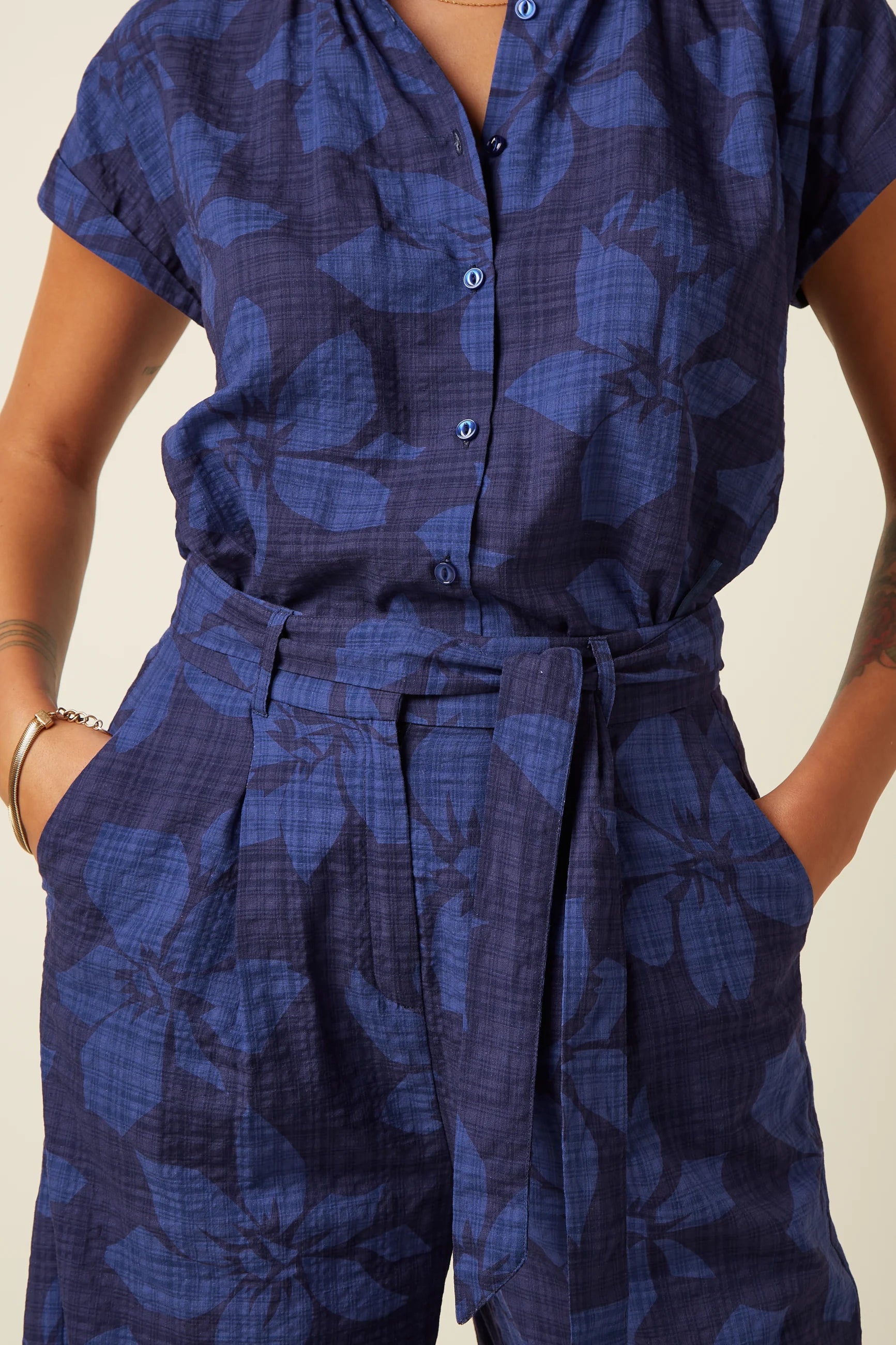 King Louie Hose "Ava" blau gemustert