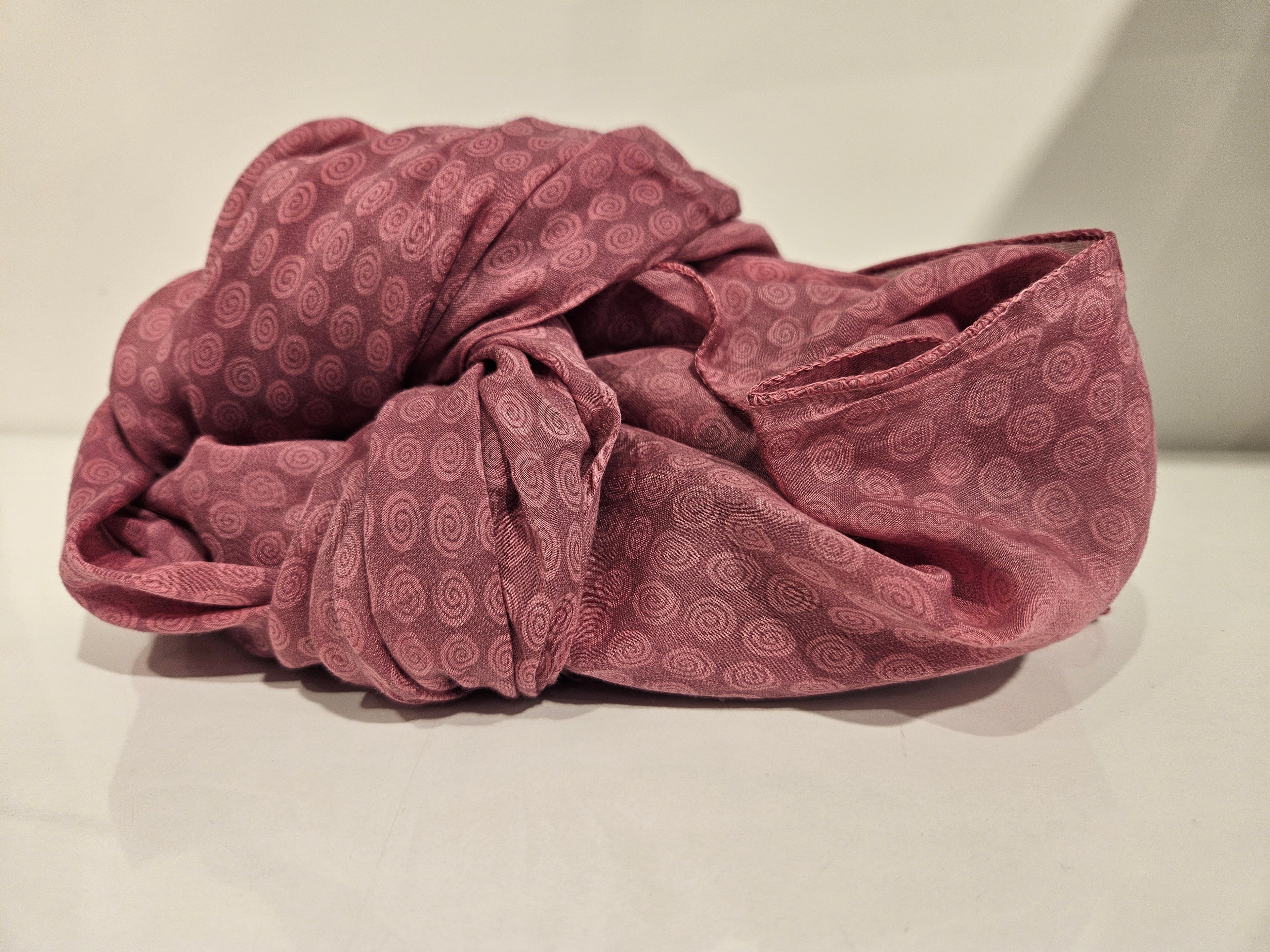 Tuch aus Bio-Baumwolle und Seide weinrot/rot/rosa gemustert