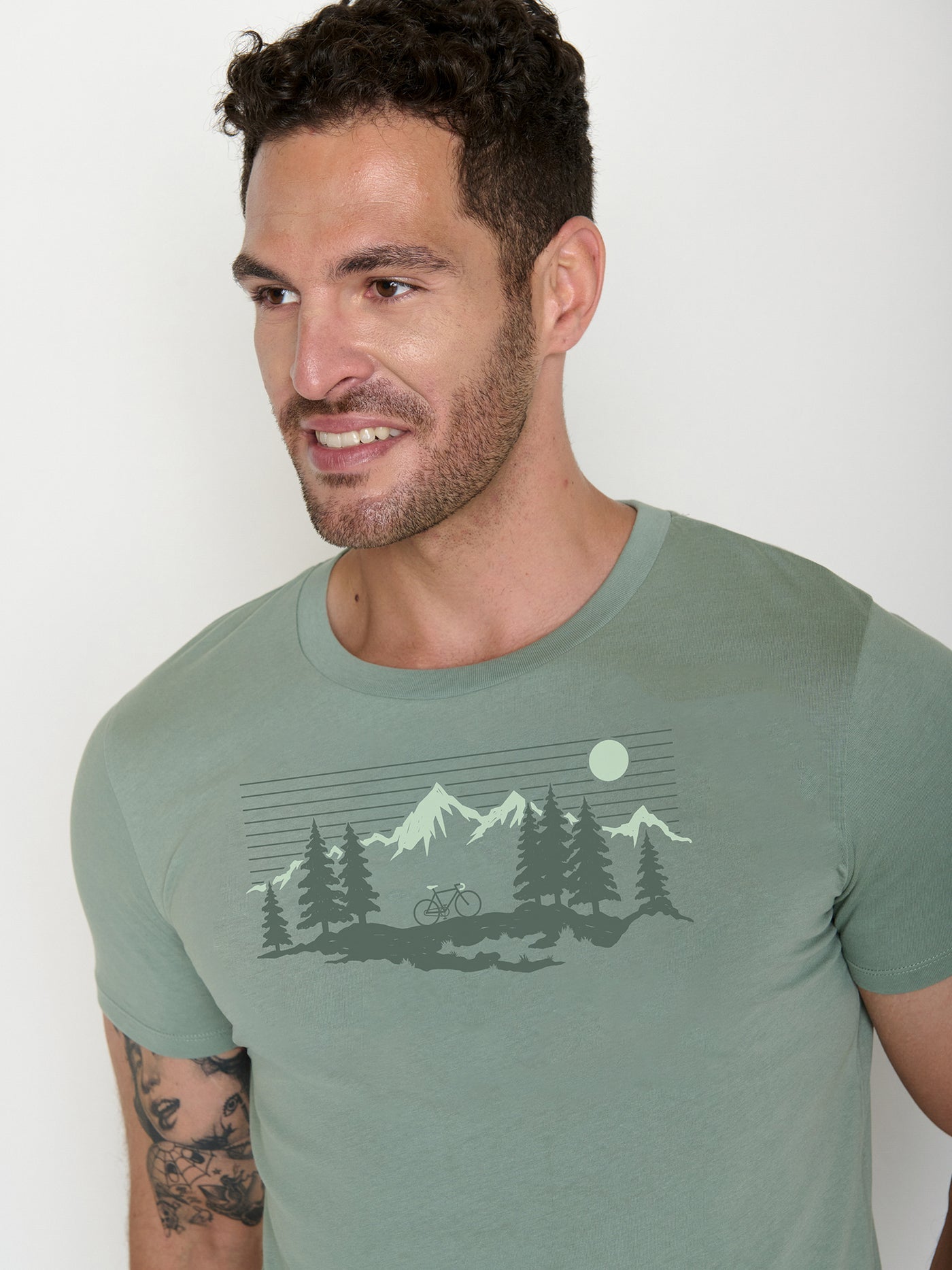 Greenbomb T-Shirt grün/Berge