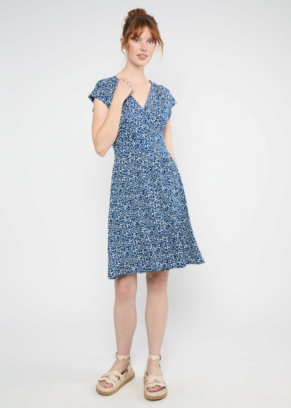 Blutsgeschwister Kleid "La vie est belle" blau/weiß geblümt