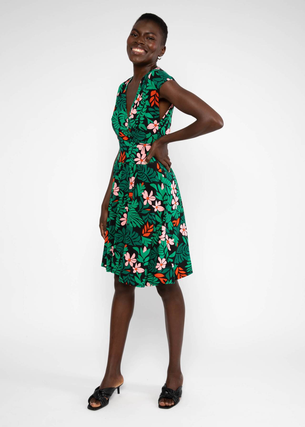 Blutsgeschwister Kleid "La vie est belle" schwarz/grün  gemustert