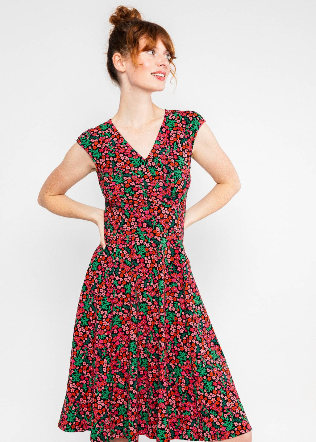 Blutsgeschwister Kleid "Shalala Tralala in Love" rot/geblümt