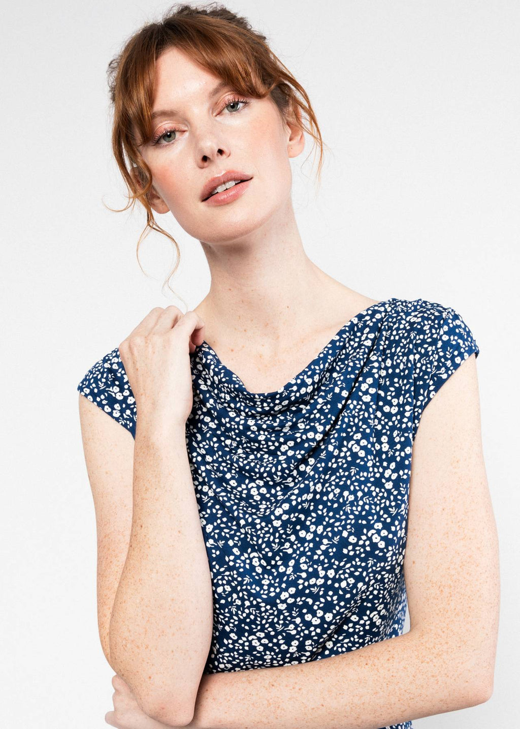 Blutsgeschwister Shirt "Wishful Summer Waterfall" blau/weiß geblümt